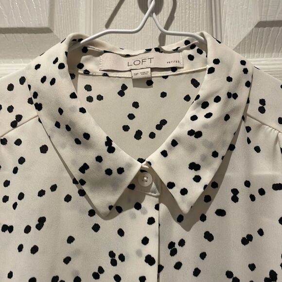 Ann Taylor LOFT NWOT Dalmatian print button down top SZ SP. small petites. - Picture 3 of 11